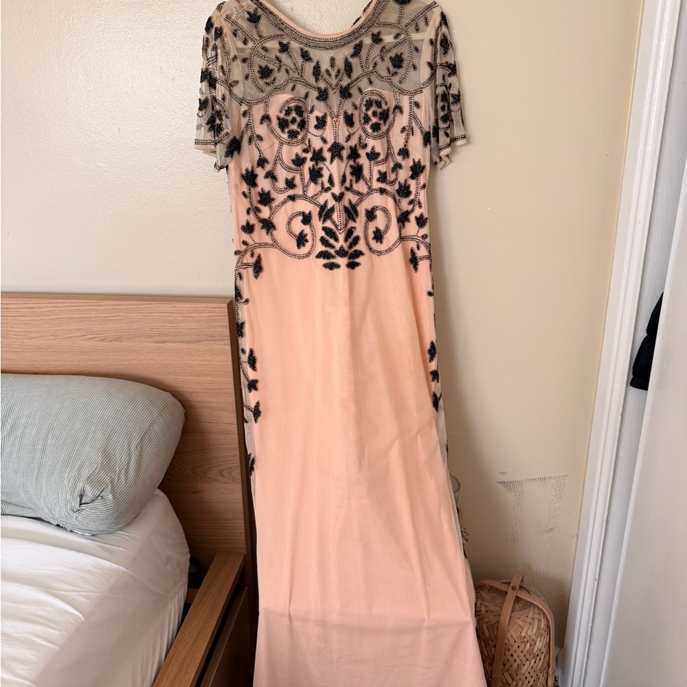 ASOS- Elegant Cream and Black Embroidered Gown - Picture 13 of 13